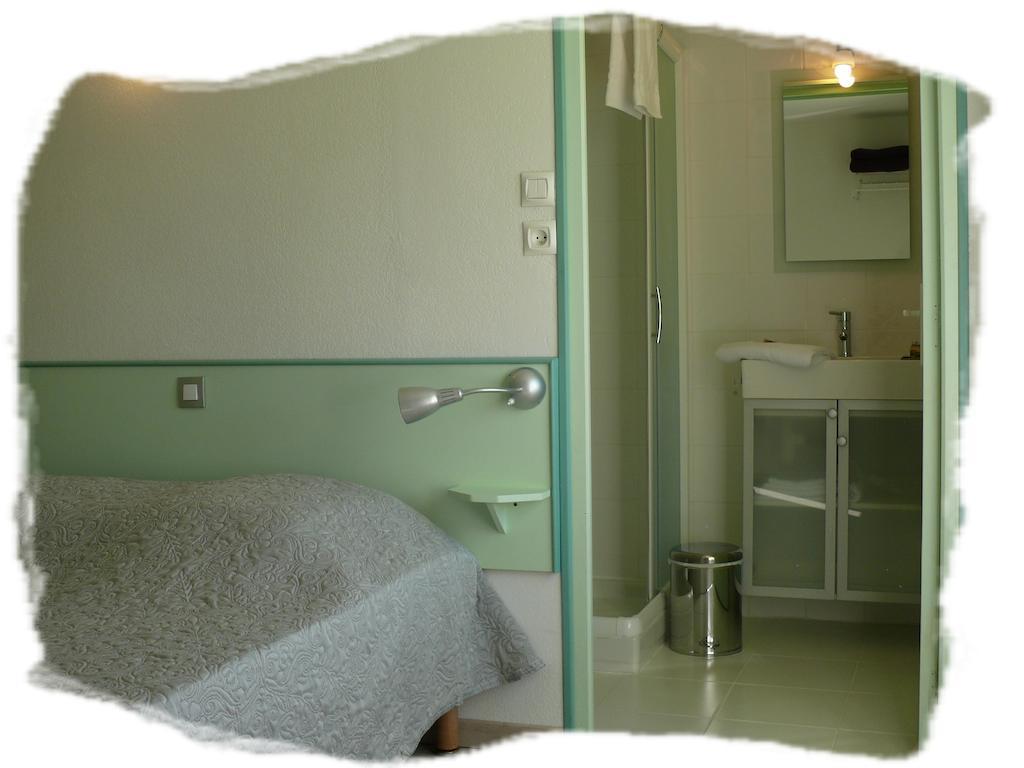Auberge De La Couronne Lablachère Cameră foto